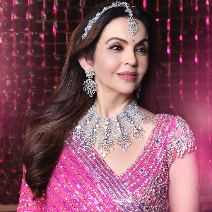 The newest addition in Nita Ambani’s car collection is a Pink Rolls Royce Car, how much does it costs dgtl