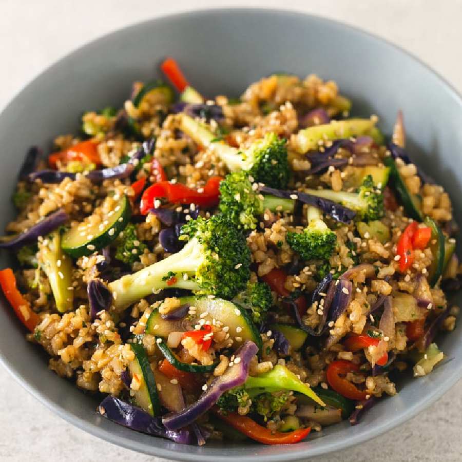 ব্রাউন রাইস দিয়েও বানানো যায় ফ্রায়েড রাইস।