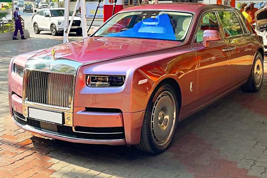 নীতার গোলাপি রোলস রয়েসের দাম কত? 