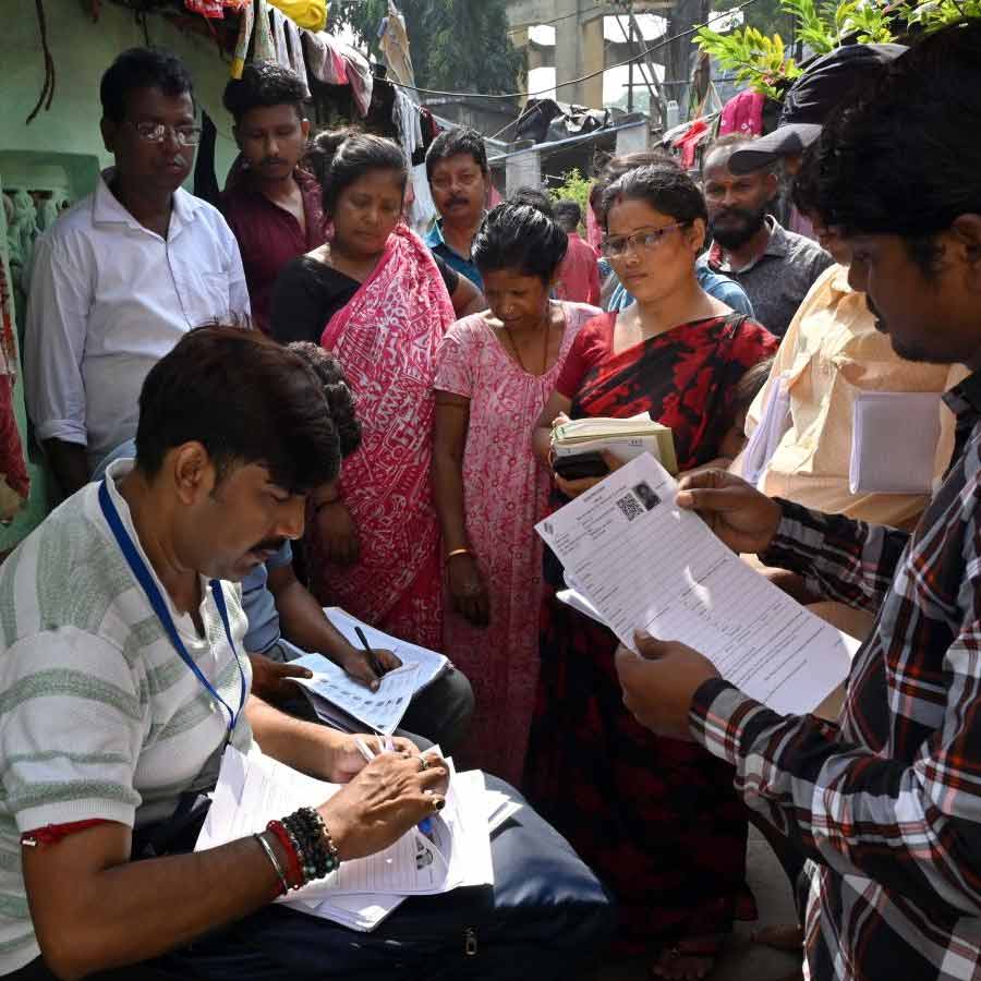 There are stories of success as well as problems faced by BLOs in Purba Medinipur during SIR works