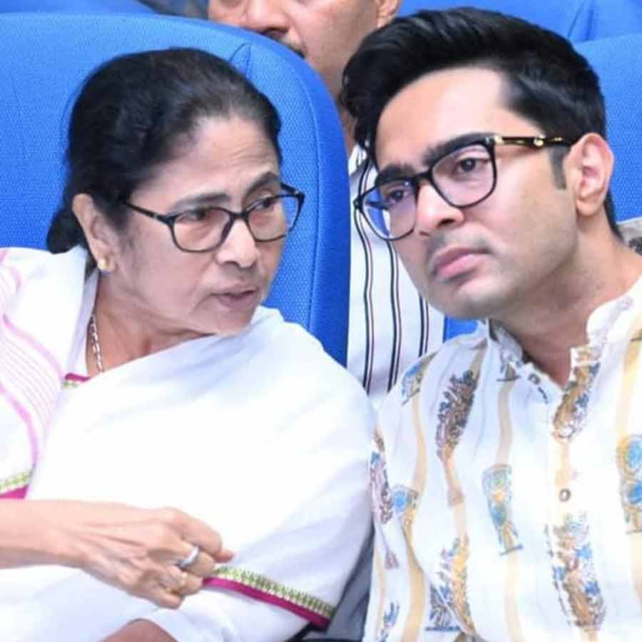 Mamata Banerjee writes to CEC again, Abhishek plans deputation at ECI