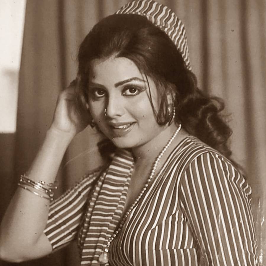 Sulakshana Pandit Was In Love With Sanjeev Kumar, But He Rejected Her dgtl