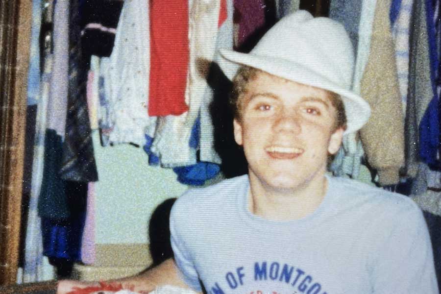 বন্ধুবান্ধবের সঙ্গে আলোচনা করেও শান্তি পাচ্ছিলেন না ক্রিস। ওয়ারেন-দম্পতি কেন তাঁর সঙ্গে হাত মেলাতে চাইলেন না, কেনই বা ভবিষ্যৎ জানা নিয়ে কথা তুললেন, তা নিয়ে আকাশপাতাল ভেবে চলেছিলেন ক্রিস। কোনও প্রশ্নের উত্তর ছিল না তাঁর কাছে। ক্রিসের ধারণা, ওয়ারেন-দম্পতি সম্ভবত অলৌকিক কোনও কিছু আঁচ করতে পেরেছিলেন। সেই ঘটনার ১১ দিন পর থেকেই ক্রিসের সঙ্গে অবিশ্বাস্য ঘটনা ঘটতে শুরু করে।