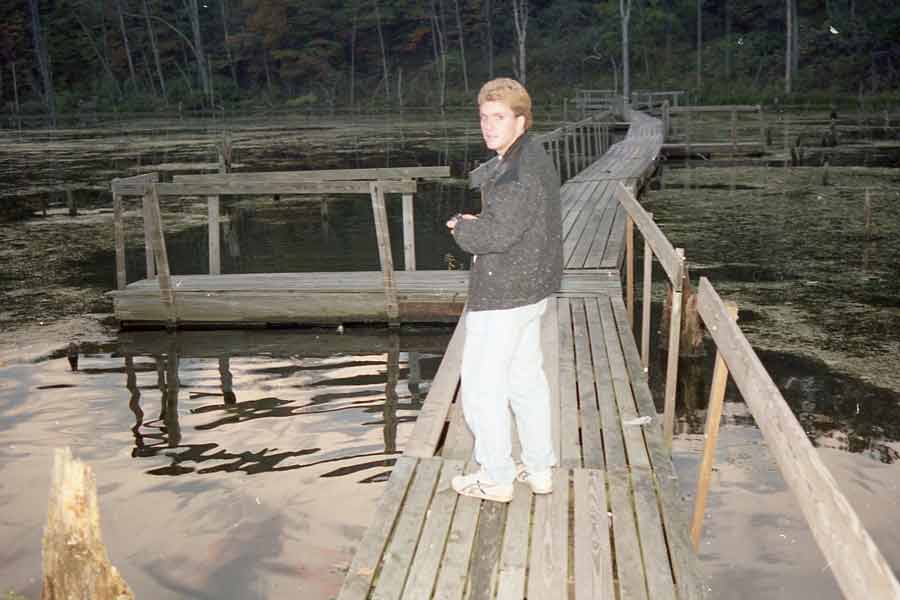 ছবি তুলতে ভালবাসতেন জেফ। ক্যামেরা নিয়েই বেশির ভাগ সময় ঘুরে বেড়াতেন তিনি। ‘আত্মা’কে টমি নাম দিয়ে সম্বোধন করার সিদ্ধান্ত নিলেন ক্রিস এবং জেফ। টমির সঙ্গে কথা বলার জন্য একটি টেপ রেকর্ডার জোগাড় করলেন তাঁরা। ক্রিস যে টমির সঙ্গে যোগাযোগ করতে চান, তা টেপ রেকর্ডার চালু করে বললেন তিনি। পুরো ঘটনার ছবি জেফ ক্যামেরাবন্দিও করছিলেন।