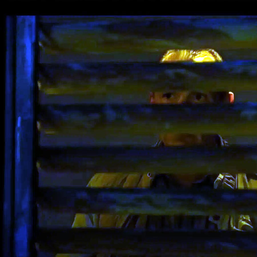 ক্রিসের জীবনে তাঁর বাবা ছিলেন পথপ্রদর্শক। বাবাকে সব কথা খুলে বলেন তিনি। ক্রিসের বাবাও চিন্তিত হয়ে পড়েছিলেন। ক্রিসের ঘরে সারা রাত জেগে বসে পাহারা দেন তিনি। ঘরের ভিতর যে অস্বাভাবিক ঠান্ডা তা টের পেয়েছিলেন ক্রিসের বাবা। তবে, সে কথা ক্রিসকে জানাননি তিনি। বরং, ক্রিসকে ঘুমোতে বলে তিনি নিজে সারা রাত চেয়ারে বসে ছিলেন।