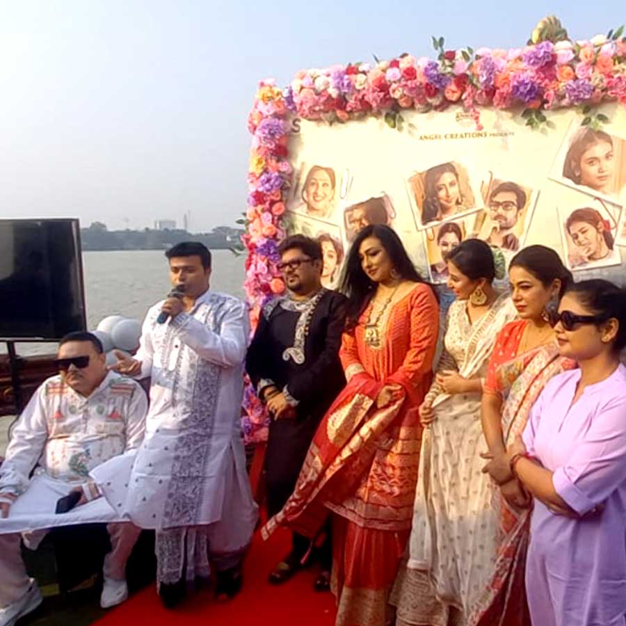 Rituparna Sengupta Birthday Celebration on Cruise Madan Mitra Dedicate A song for actress dgtl