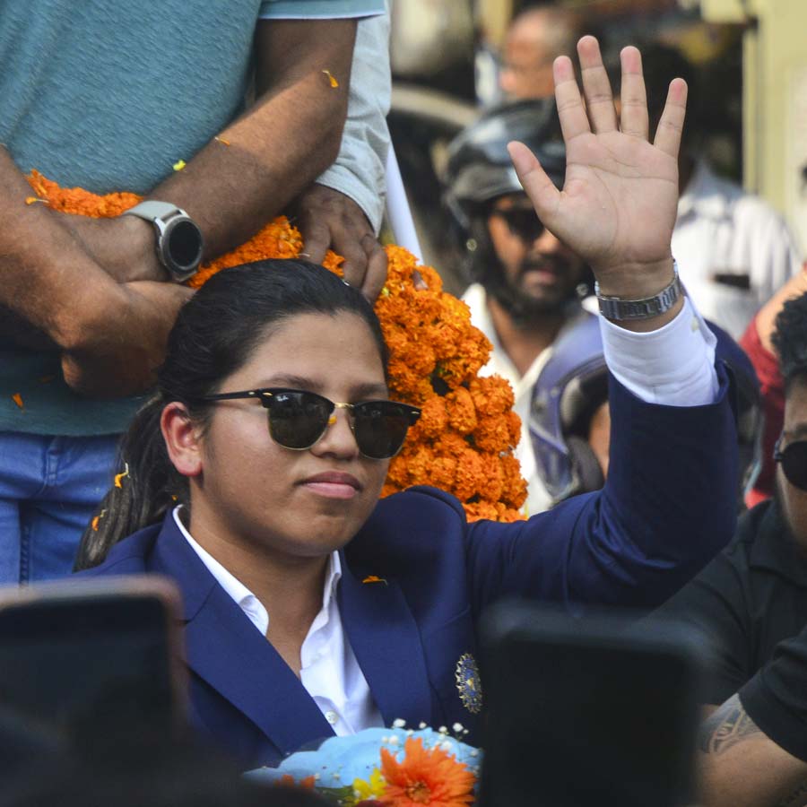 শুক্রবার শিলিগুড়ি ফিরেছেন রিচা ঘোষ।