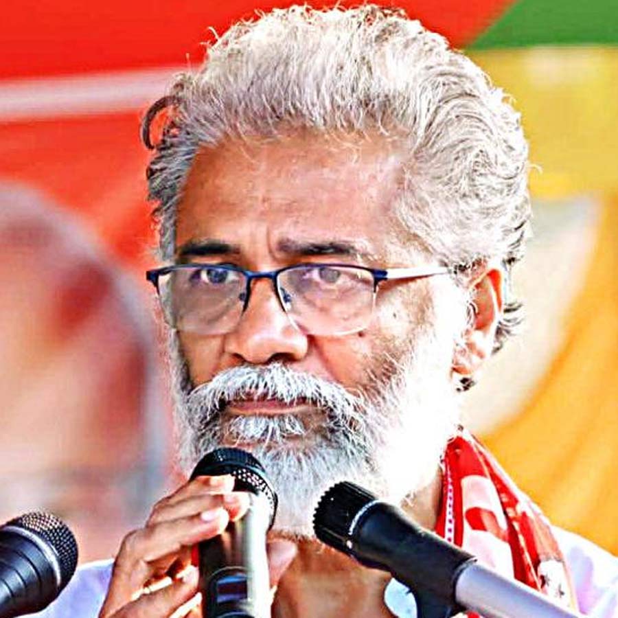 প্রচারে দীপঙ্কর ভট্টাচার্য।