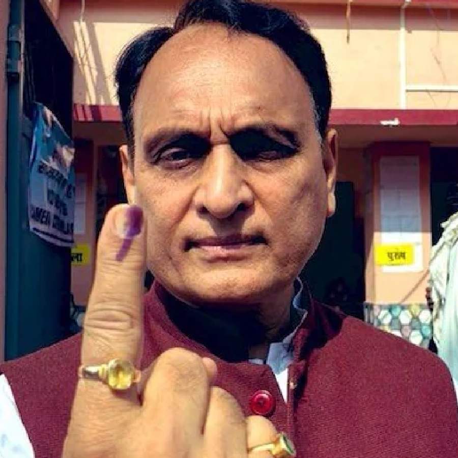 Opposition attacks Rakesh Sinha and a few leaders for voting in Delhi and Bihar