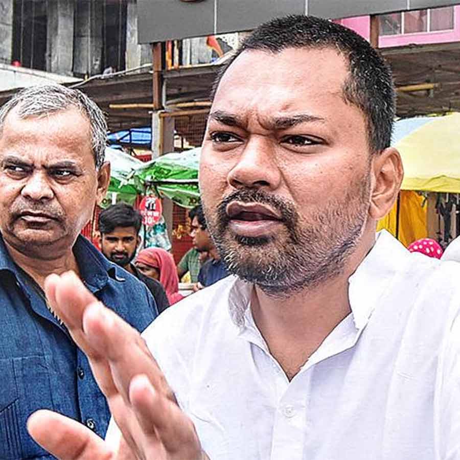 নবীন: আলোচনায় নিশান্ত কুমার।