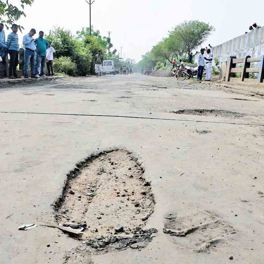 PWD refuses to admit that Rajarhat's road condition is bad