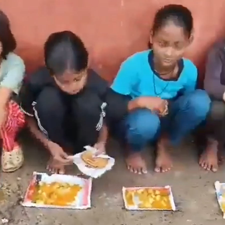 School students gets steel plates after children seen eating on newspapers in Madhya Pradesh