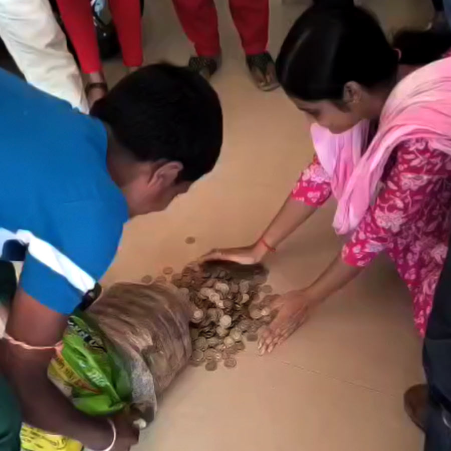 Tea seller buys scooter for daughter with coin in West medinipur