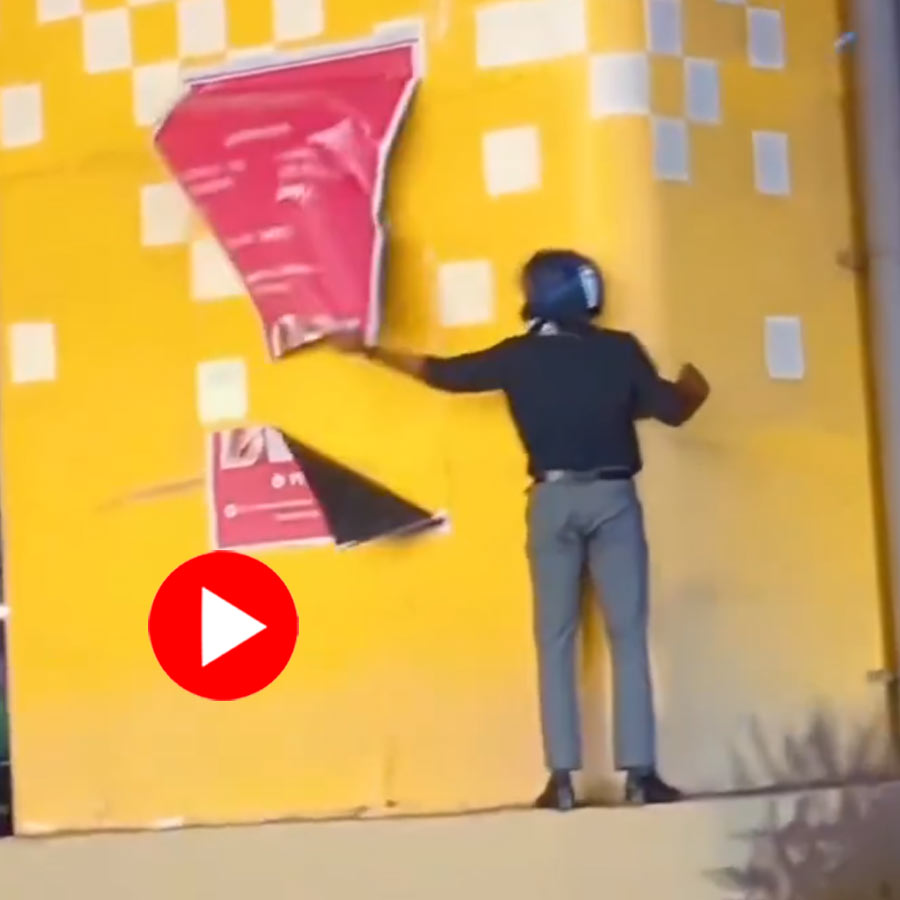 Video of Mumbai man removing posters from metro pillar goes viral dgtl