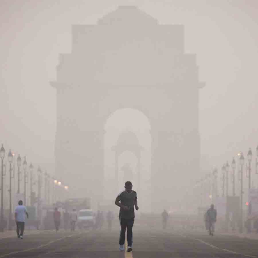 Delhi toxic air triggers protests at India Gate, residents demand urgent action, few detained dgtl