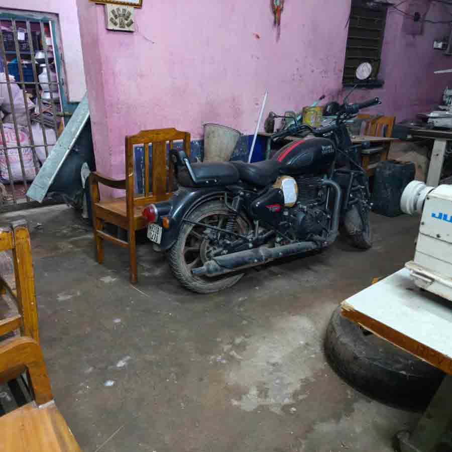 Dead TMC leaders bike kept inside Cossipore Police station
