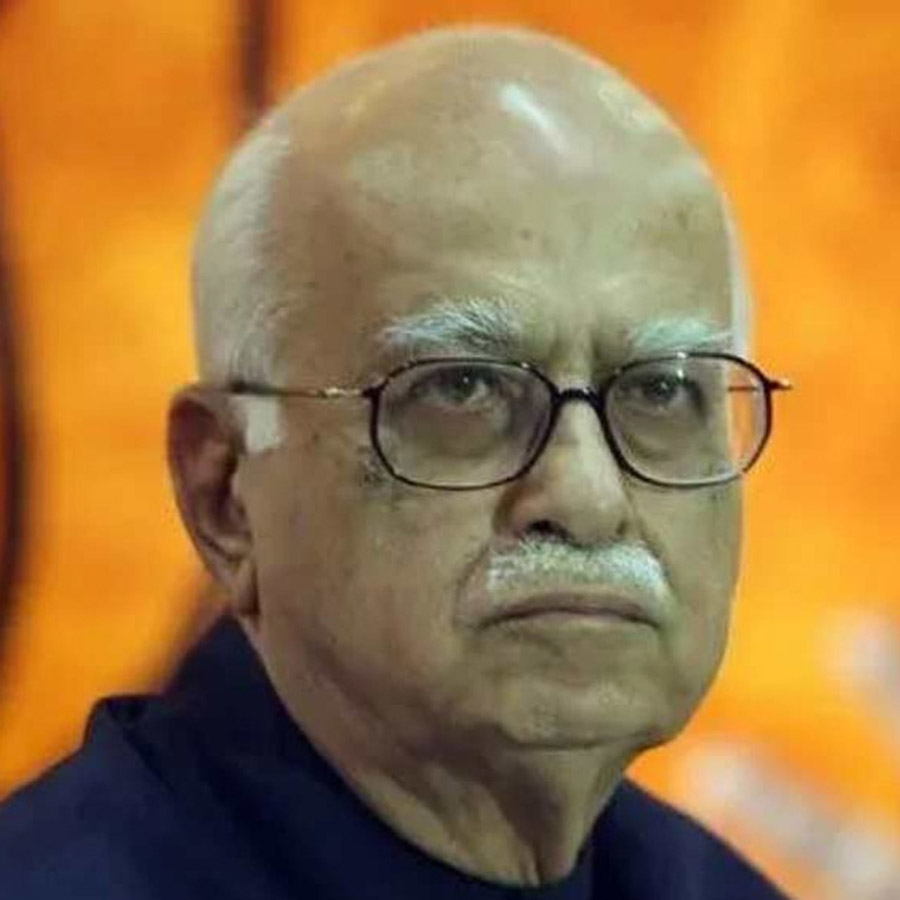 Controversy sparked after Veteran BJP leader Lal Krishna Advani has praised himself on his birthday