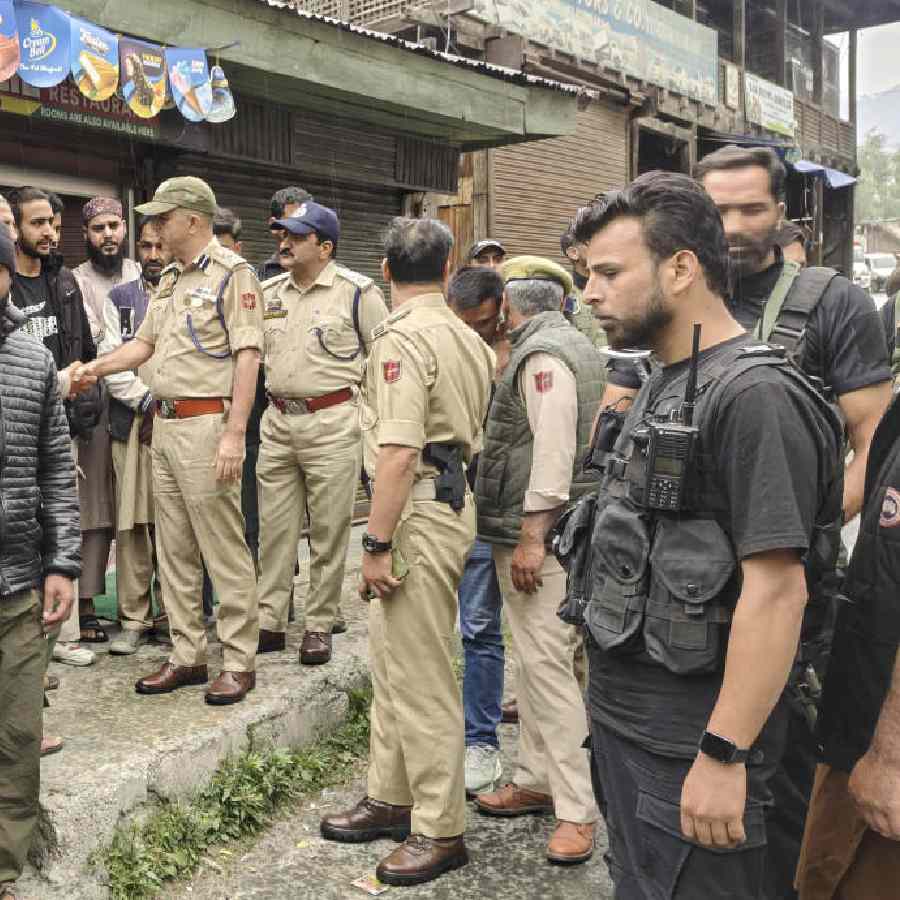 জম্মু ও কাশ্মীর পুলিশ দিল্লির উপকণ্ঠে ফরিদাবাদ থেকে বিস্ফোরক উদ্ধার করেছে।