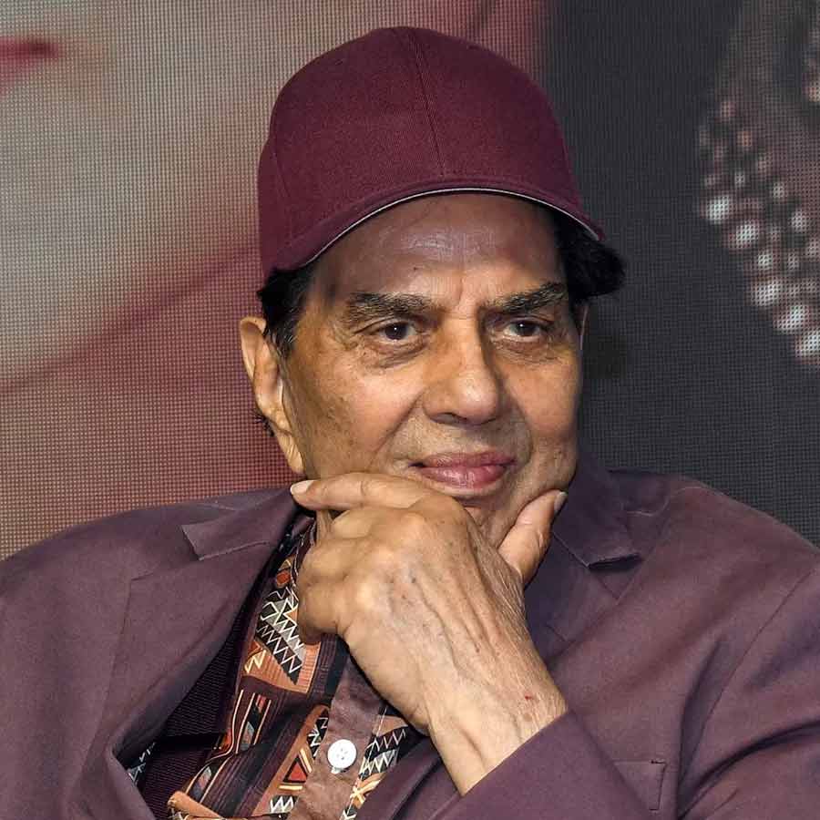 Veteran Actor Dharmendra On Ventilation admitted To breach candy hospital dgtl