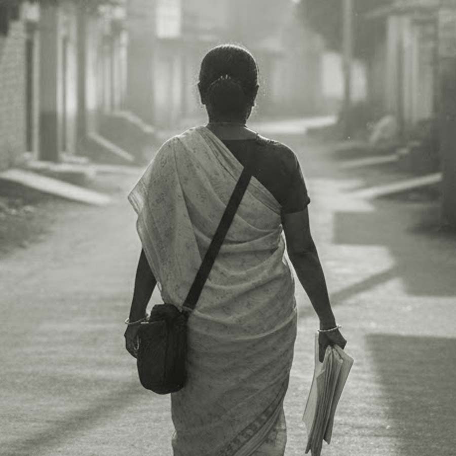 36 hours have passed since the death of BLO Memari in Purba Bardhaman, but no one in the administration has stood by her, alleges her husband