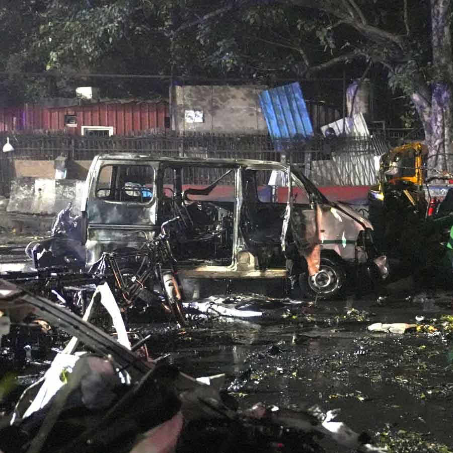 সোমবার সন্ধ্যায় লালকেল্লার সামনে একটি গাড়িতে বিস্ফোরণ হয়।