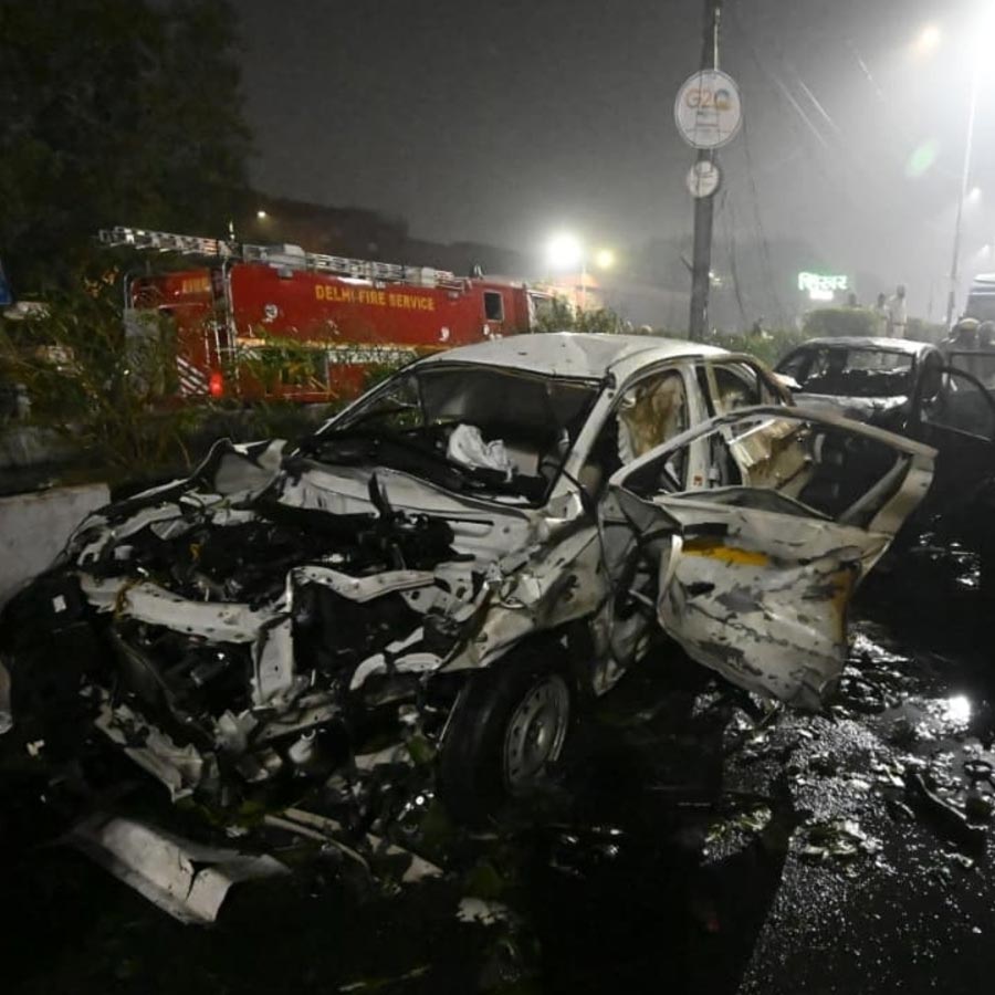 Explosion near Red Fort, Delhi on High alert dgtl