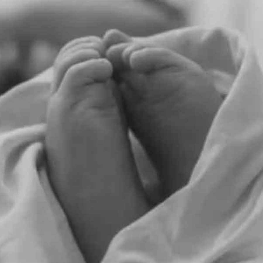 এই ধরনের খবরের ক্ষেত্রে আসল ছবি প্রকাশে আইনি নিষেধাজ্ঞা থাকে।