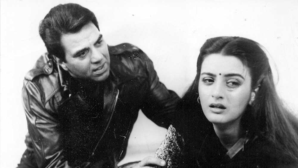 ‘পাপ কো জ্বালা কর রাখ কর দুঙ্গা’ ছবিতে ফারহা নাজ়ের সঙ্গে।