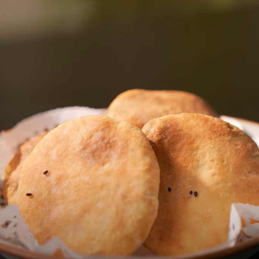 Chef Sanjeev Kapoor share Onion kulcha recipe in airfryer dgtl