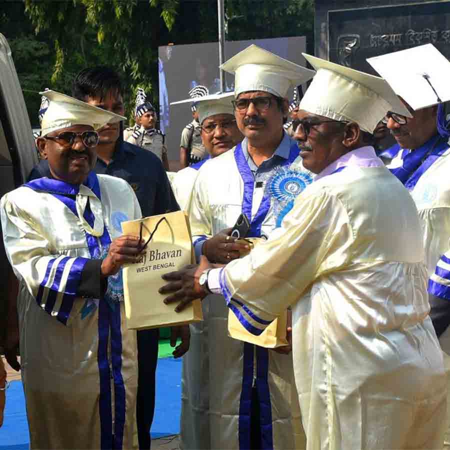 Jhulan Goswami and Sirsendu Mukherjee received DLitt award form Bankura University