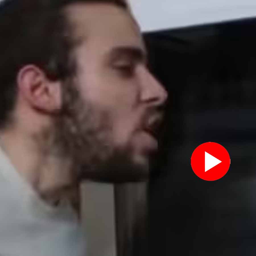 Video shows what happened when a man open window in Winter at Russia