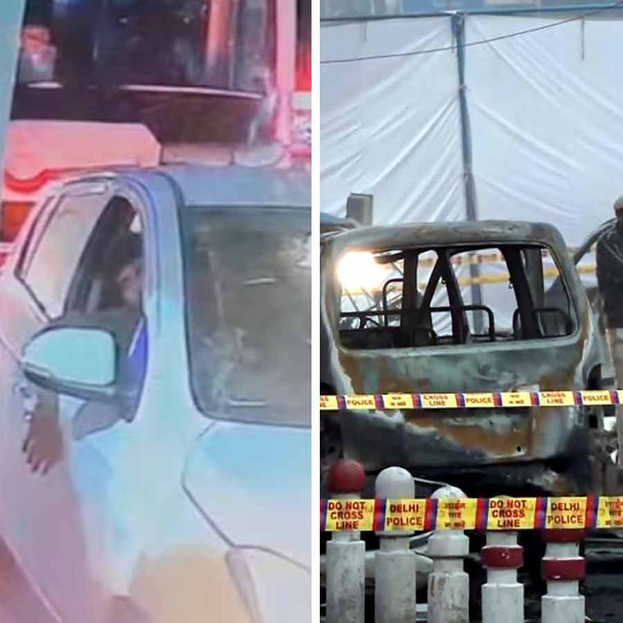 Car that exploded in front of the Red Fort was seen at Connaught Place, Mayur Vihar