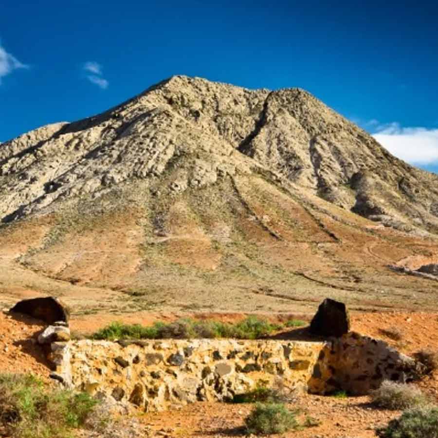 All need to know about Tindaya Mountain, one of the mysterious mountain of the world