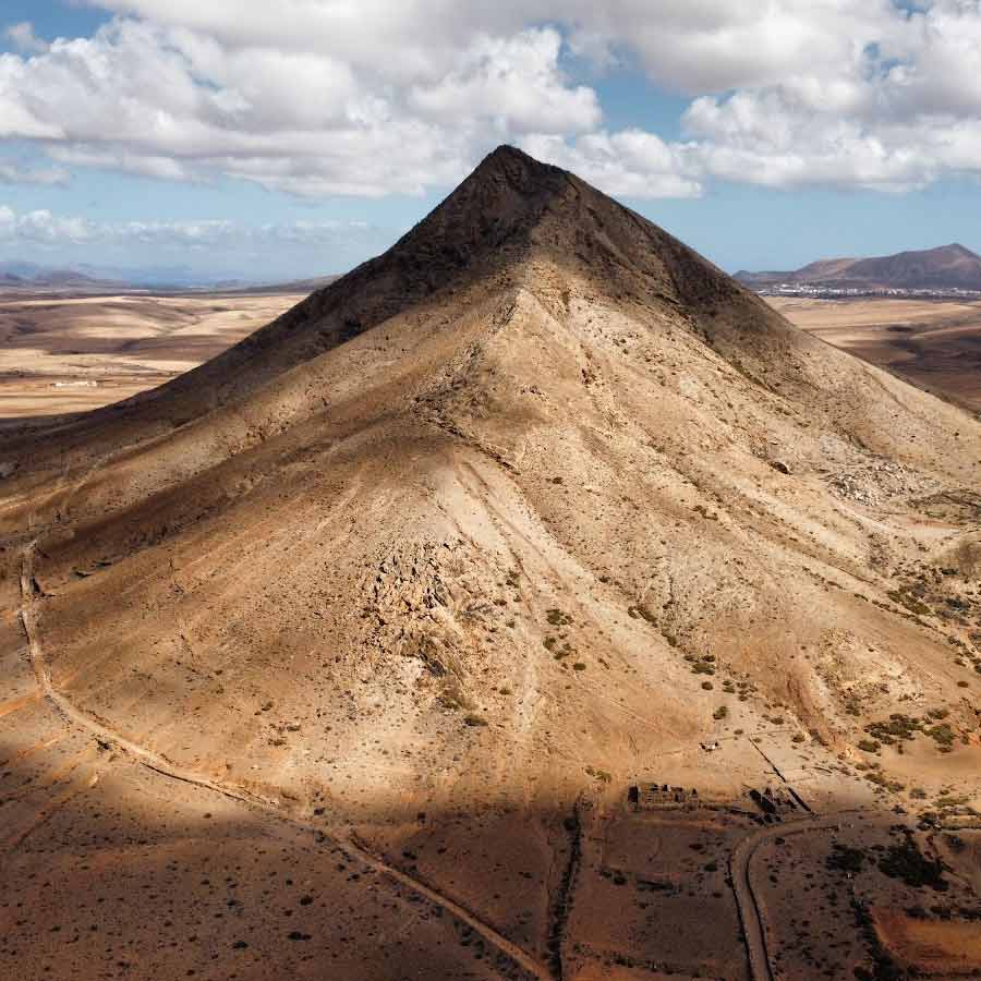 All need to know about Tindaya Mountain, one of the mysterious mountain of the world