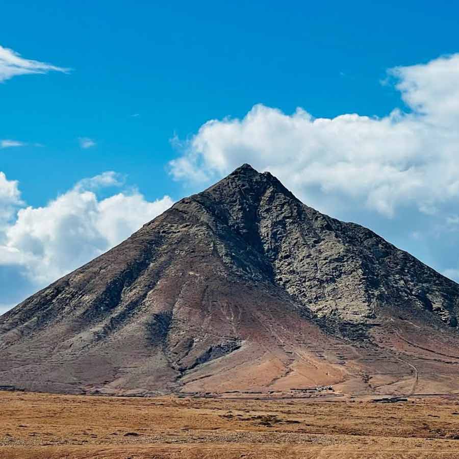 All need to know about Tindaya Mountain, one of the mysterious mountain of the world