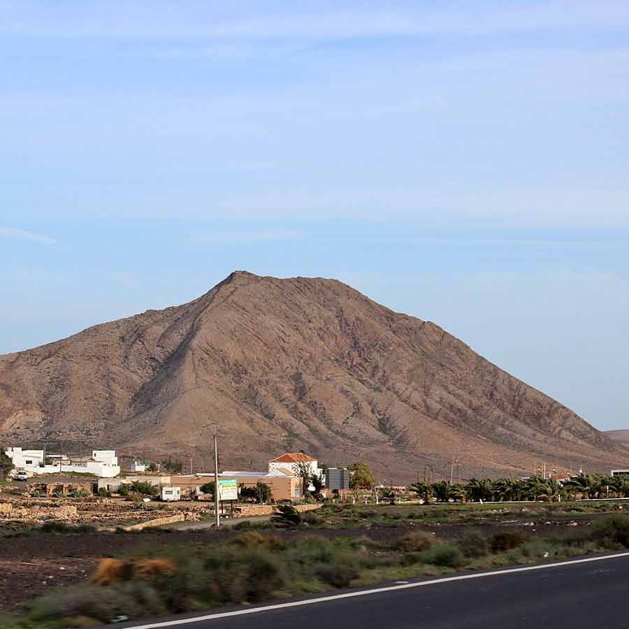 All need to know about Tindaya Mountain, one of the mysterious mountain of the world