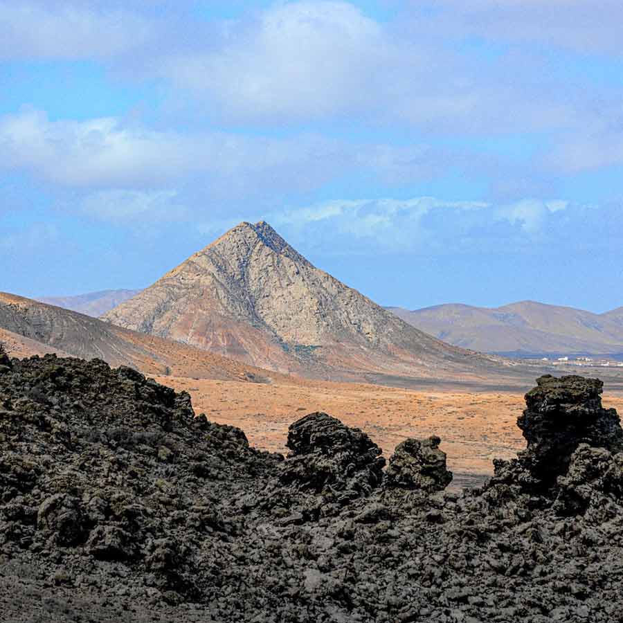 All need to know about Tindaya Mountain, one of the mysterious mountain of the world