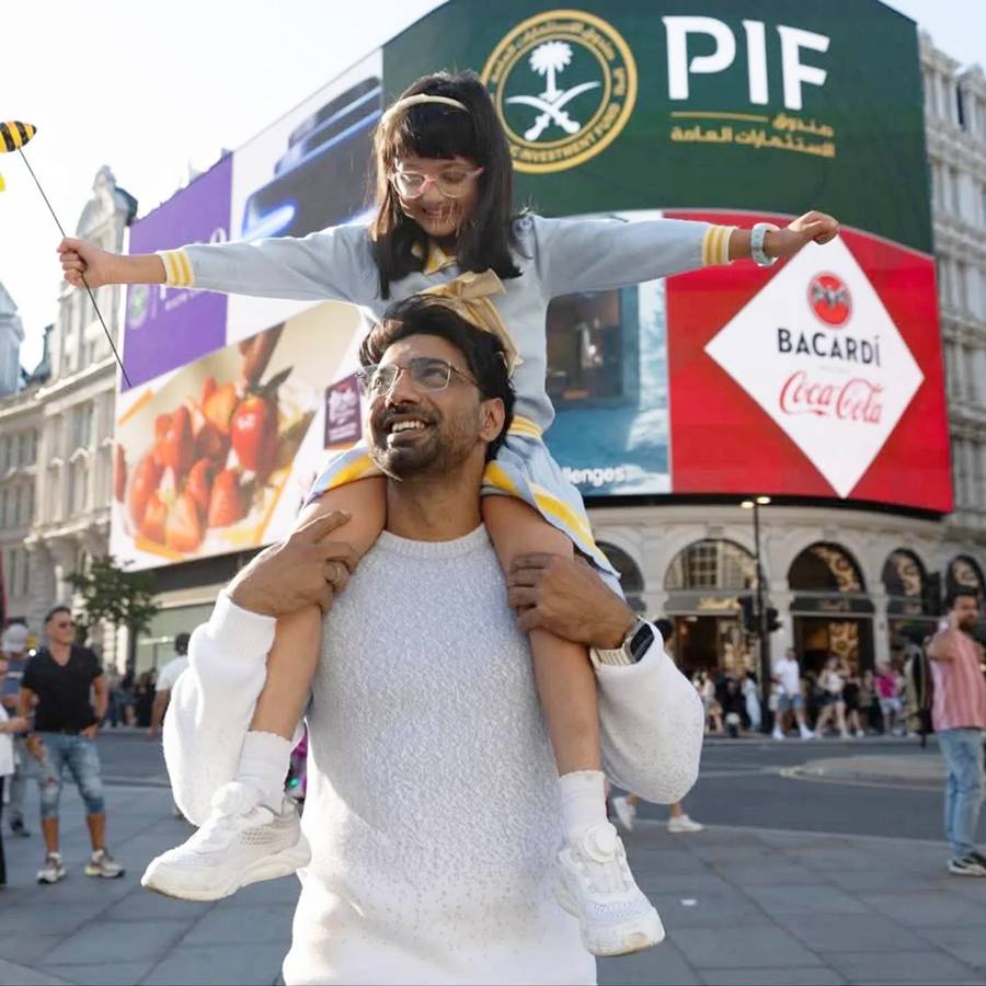 ‘প্রজাপতি ২’ ছবিতে দেব আর অনুমেঘা কাহালি।