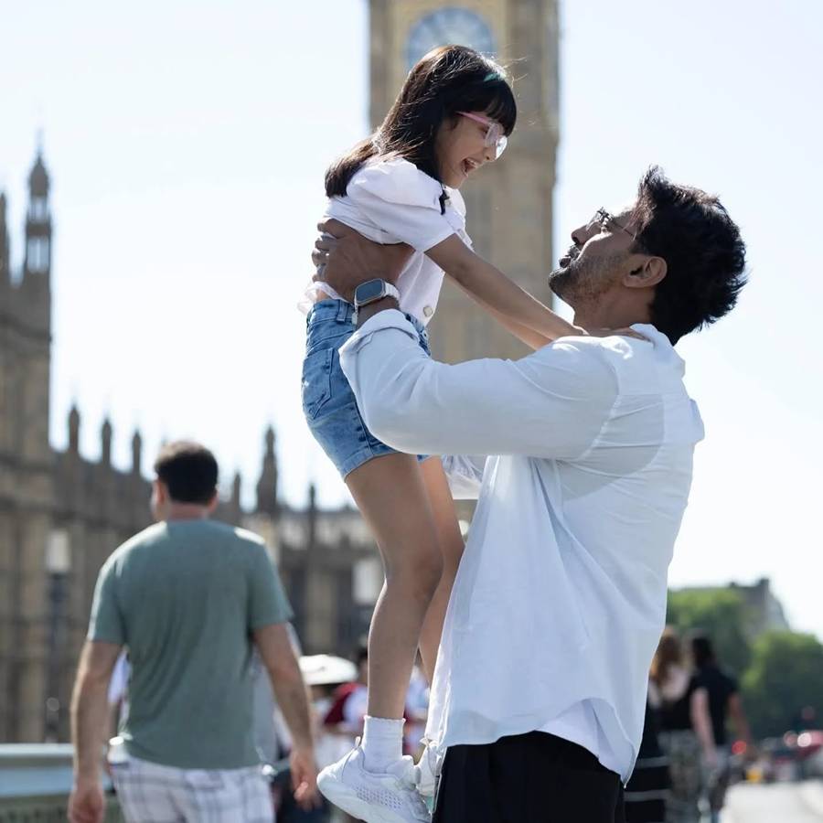 দেবের সঙ্গে লন্ডনে শুটিংয়ে অনুমেঘা।