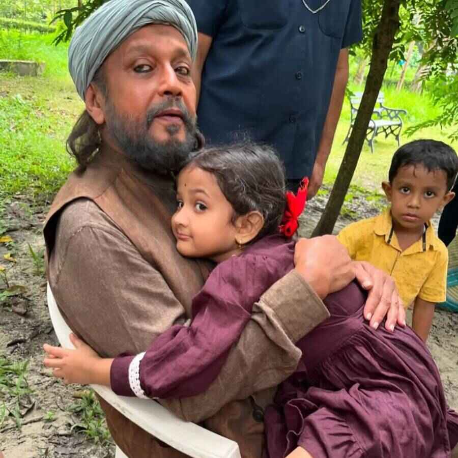 মিঠুন চক্রবর্তীর বন্ধু অনুমেঘা।