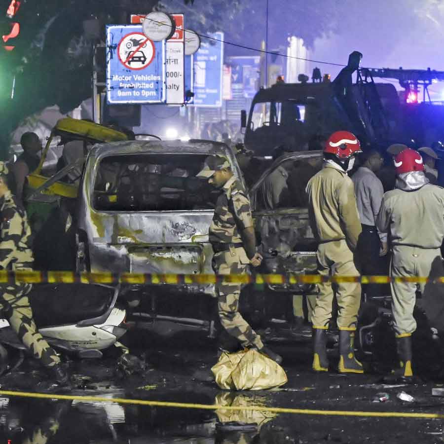 Investigators detain three including two doctors of an university of Haryana in probe of Delhi Red Fort incident dgtl