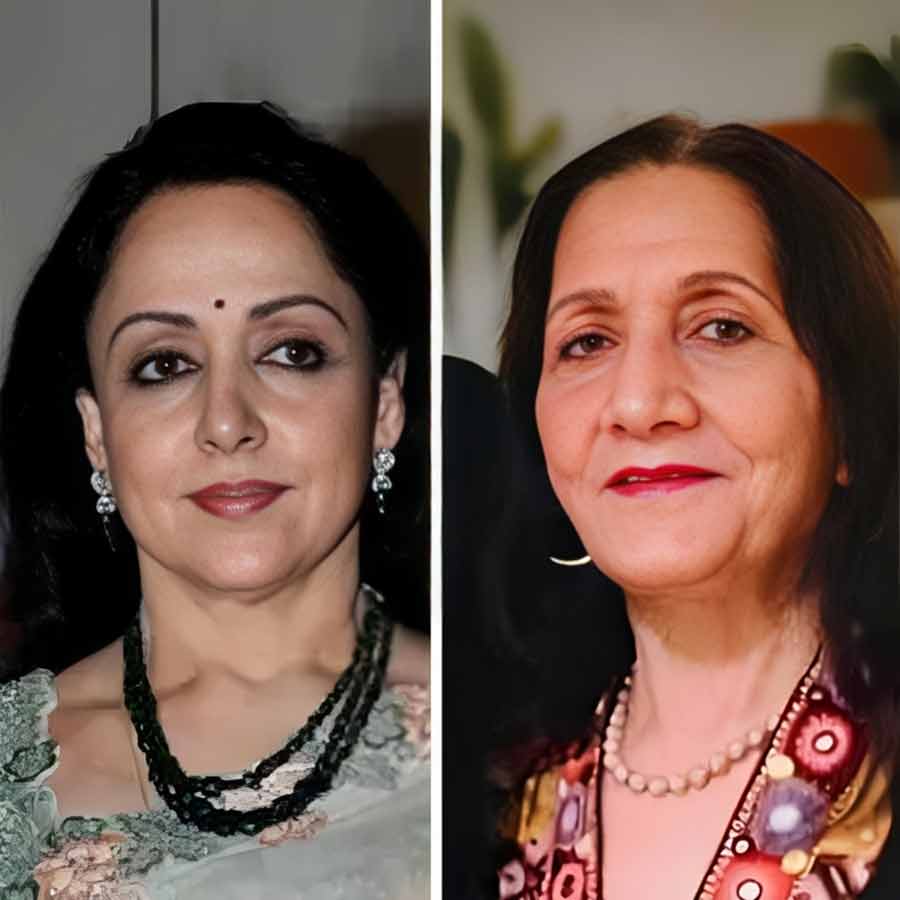 (বাঁ দিকে) হেমা মালিনী, (ডান দিকে) প্রকাশ কৌর।