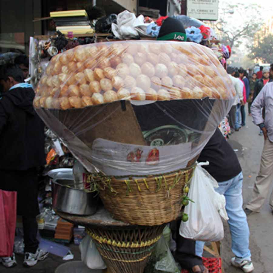 Shiv Sena leader allegedly duped 3 lakh rupees 'selling' foothpath to panipuri seller in Mumbai dgtl