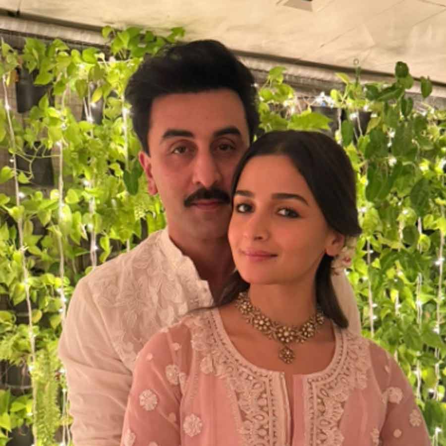 Ranbir Kapoor won\\\'t let Alia bhatt follow him on his unofficial Insta account