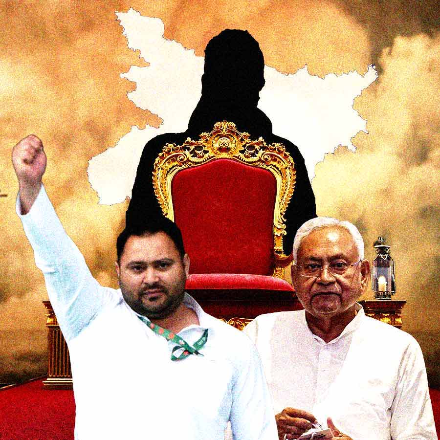 (বাঁ দিকে) তেজস্বী যাদব এবং নীতীশ কুমার (ডান দিকে)।