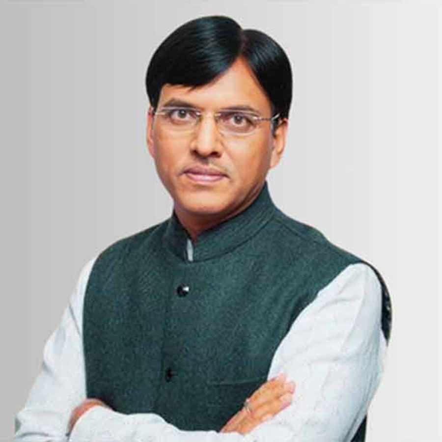 The officials of eight I-League clubs met Union Sports Minister Mansukh L. Mandaviya in New Delhi on Thursday to resolve the impasse in Indian football