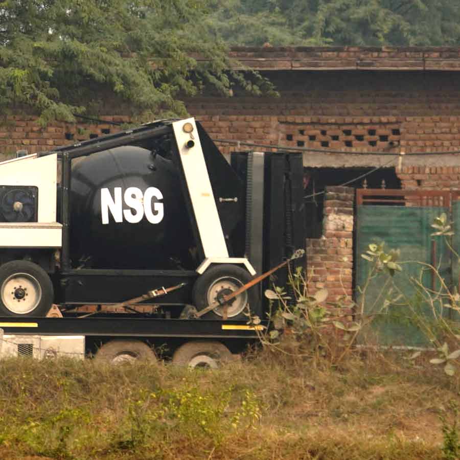 ফরিদাবাদের নুহ্‌তে দিল্লি বিস্ফোরণের তদন্তে এনএসজি। ছবি: পিটিআই।