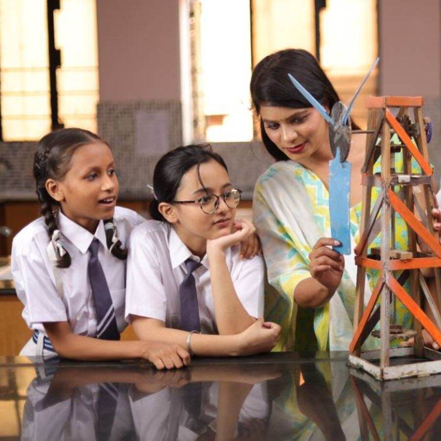 CBSE is looking for various teaching and non-teaching staffs in Kendriya Vidyalaya Sangathan and Navodaya Vidyalaya Samiti Dgtl