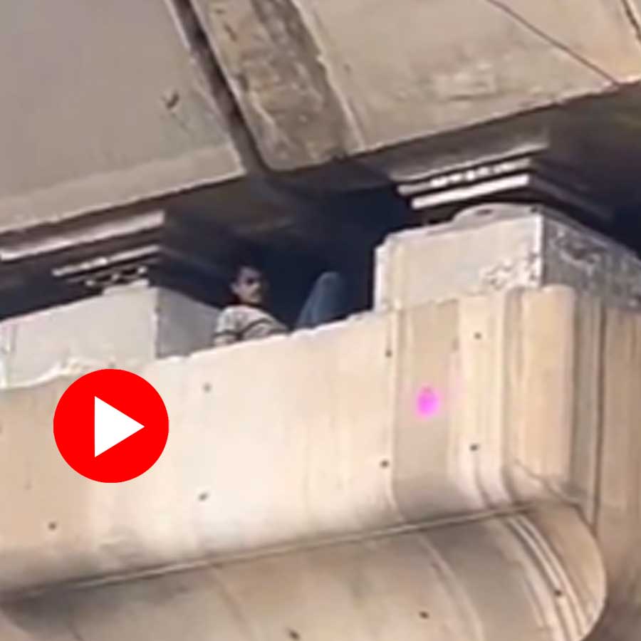 Bengaluru Man Spotted Sleeping Inside Flyover Pillar After Video Went Viral dgtl