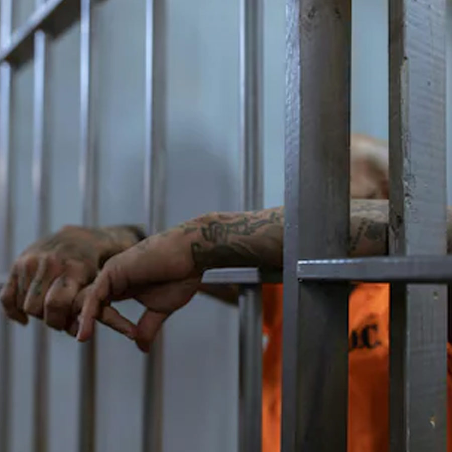 UK PM Keir Starmer government admits more than 250 notorious prisoners were released mistakenly from jail 